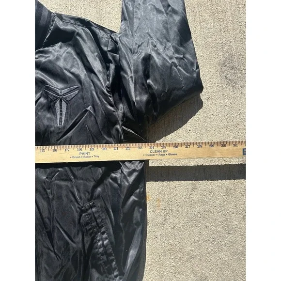 Nike LA Lakers Kobe Bryant Bomber Jacket Mens XL Black Mamba Hunt Or Be Hunted - Picture 15 of 16